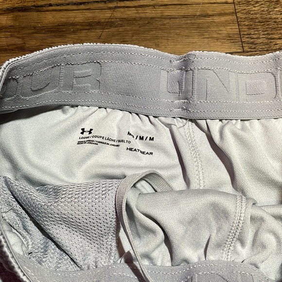 Under Armor Heatgear athletic gym shorts Silver - Picture 3 of 3